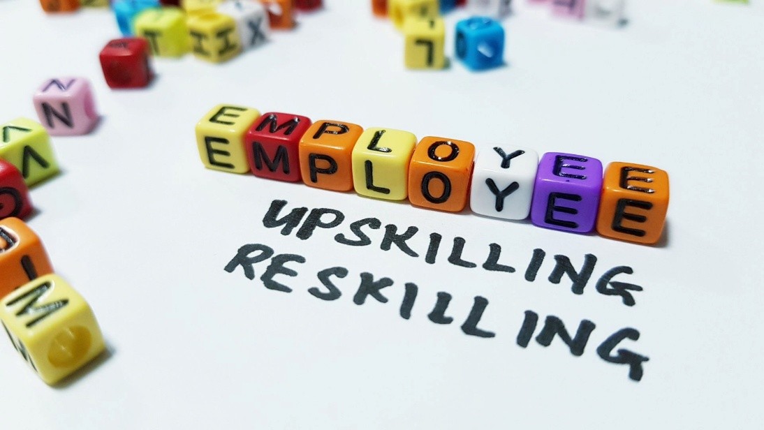 Upskilling vs Reskilling: Mana yang Kamu Butuhkan untuk Kariermu?