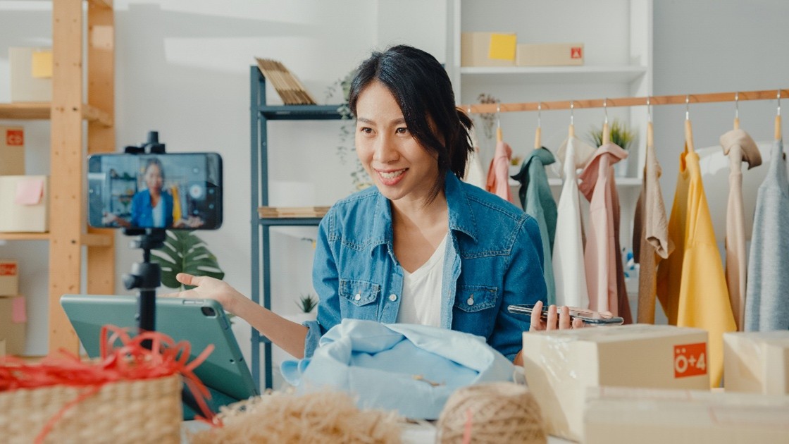 Dari Scroll Jadi Checkout: Fenomena Live Shopping di Indonesia